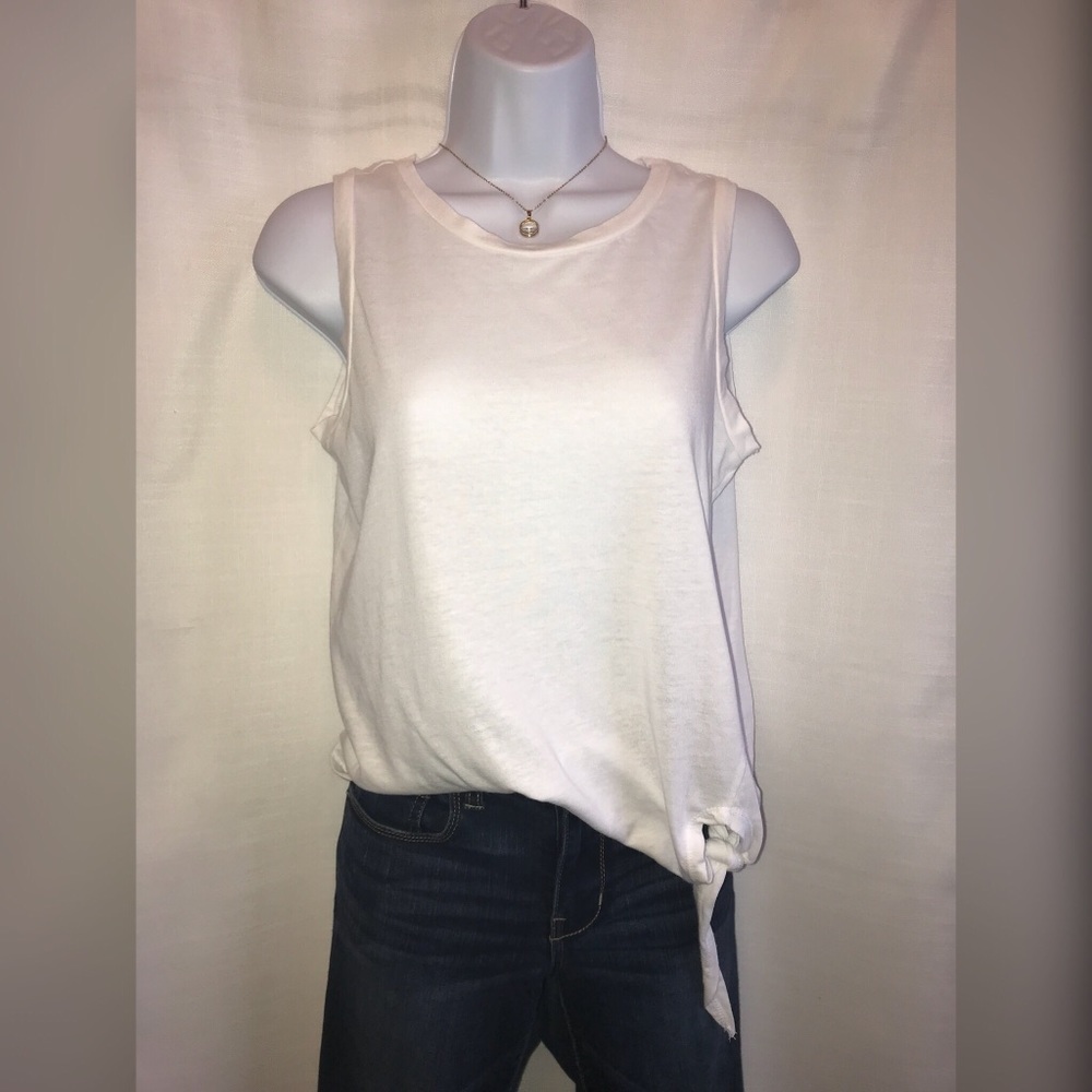 White scoop neck Derek Rose tank w/tie.